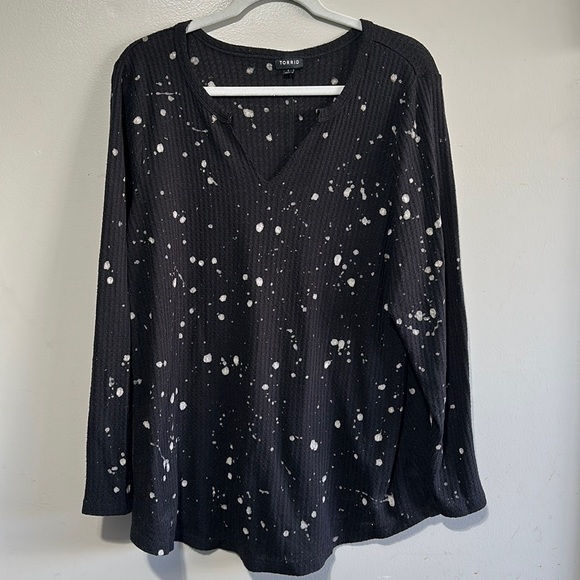 Torrid Black Thermal Waffle Henley White Bleach Splatter Top Plus Size 1X - Picture 2 of 5